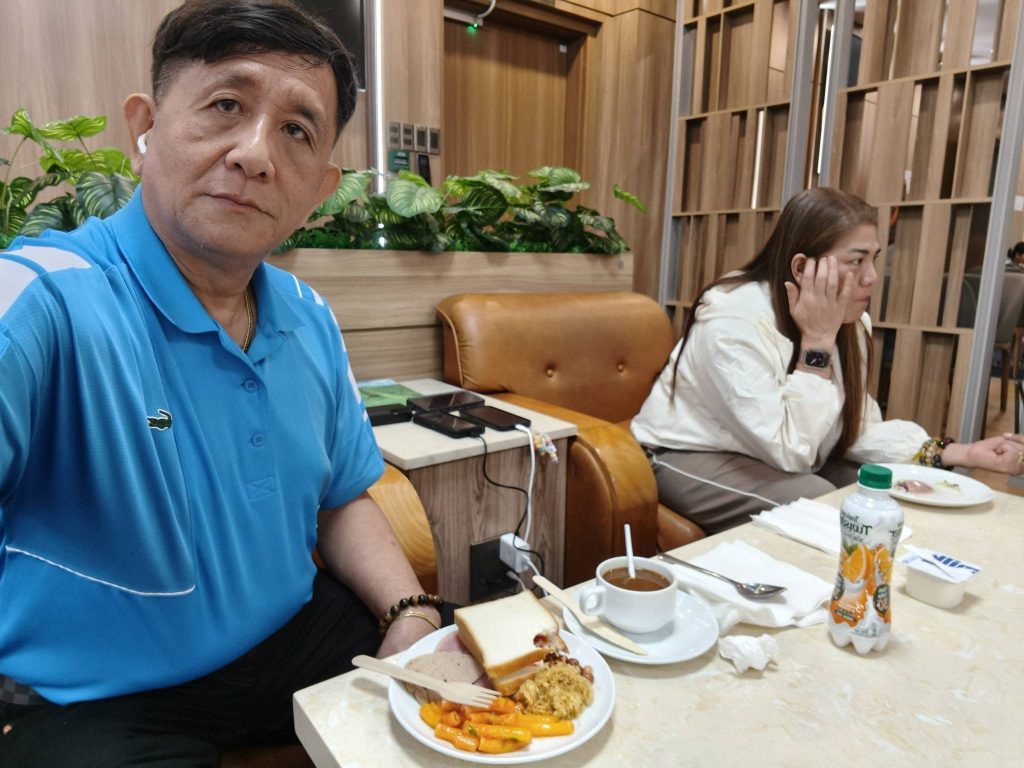 Recharging Before Takeoff: Relaxing at the Lounge Before Flight VJ520 to Hanoi